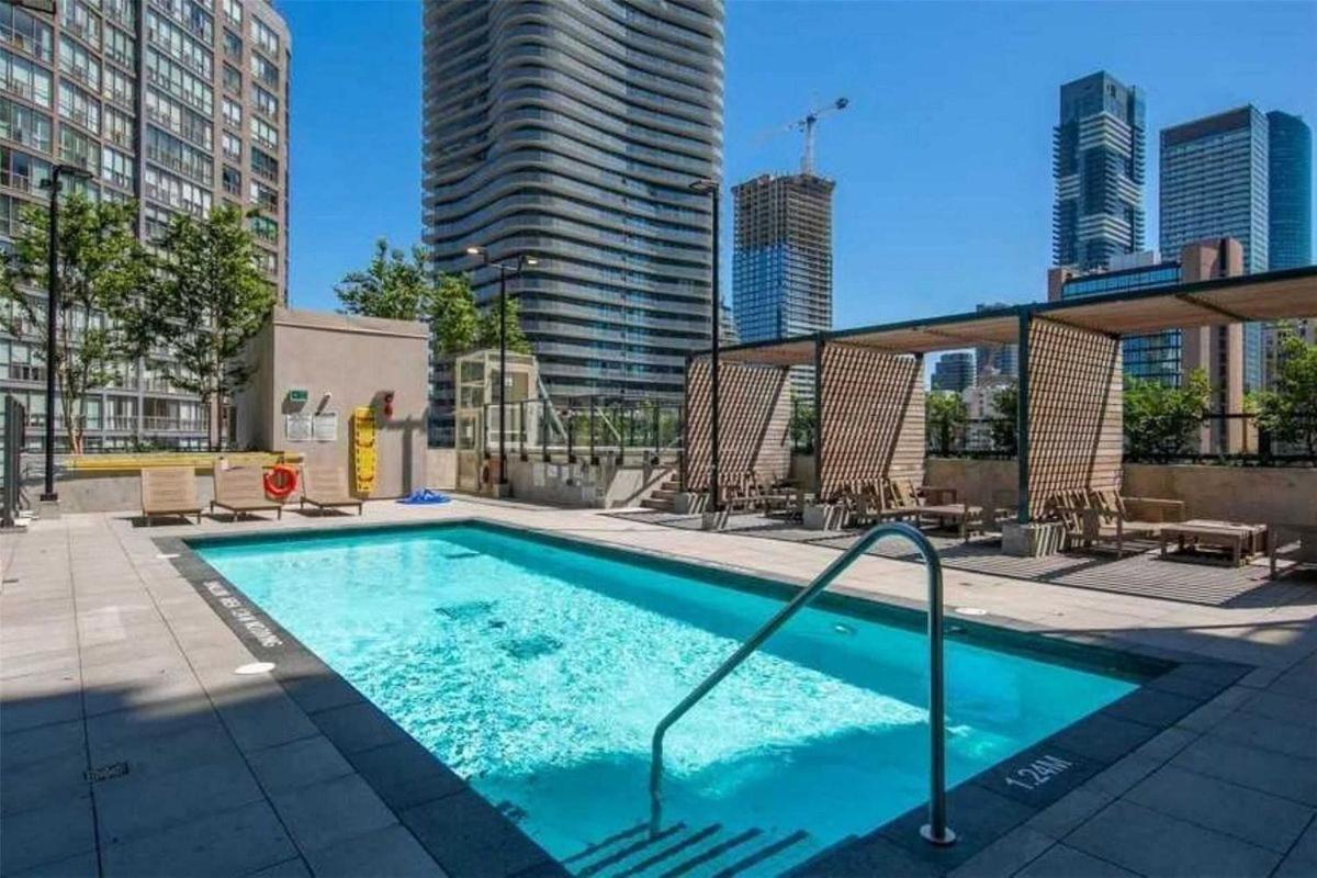 Stylish Downtown Toronto Residential Hotel Exterior foto