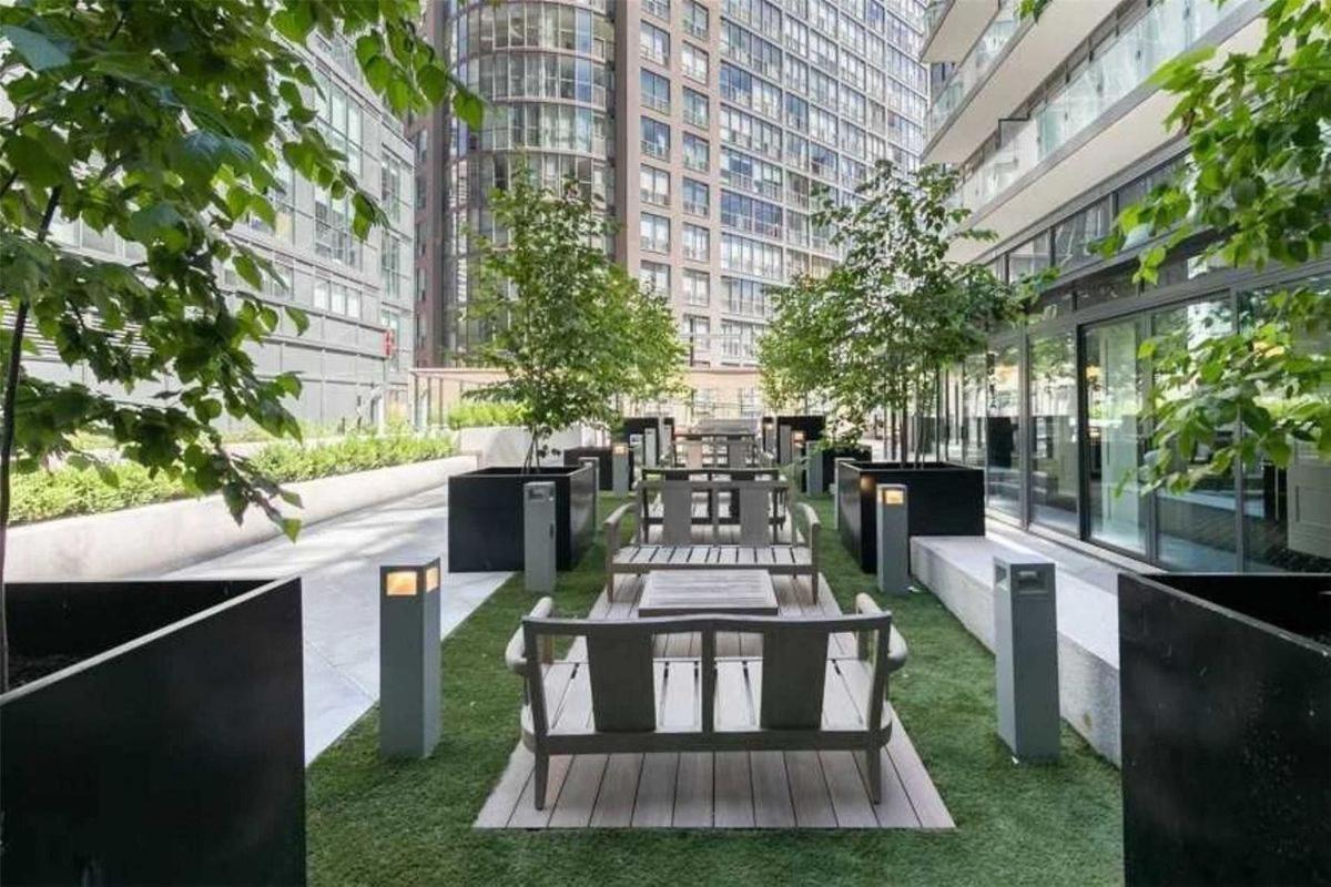Stylish Downtown Toronto Residential Hotel Exterior foto
